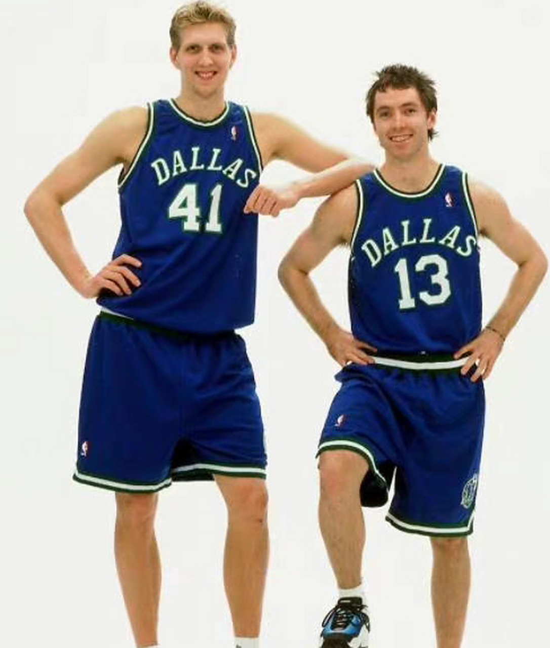 费耶诺德发布备战花絮，清晨完成体检，NBA季后赛任务艰巨，阵容厚度经受考验的简单介绍-LOL比赛直播