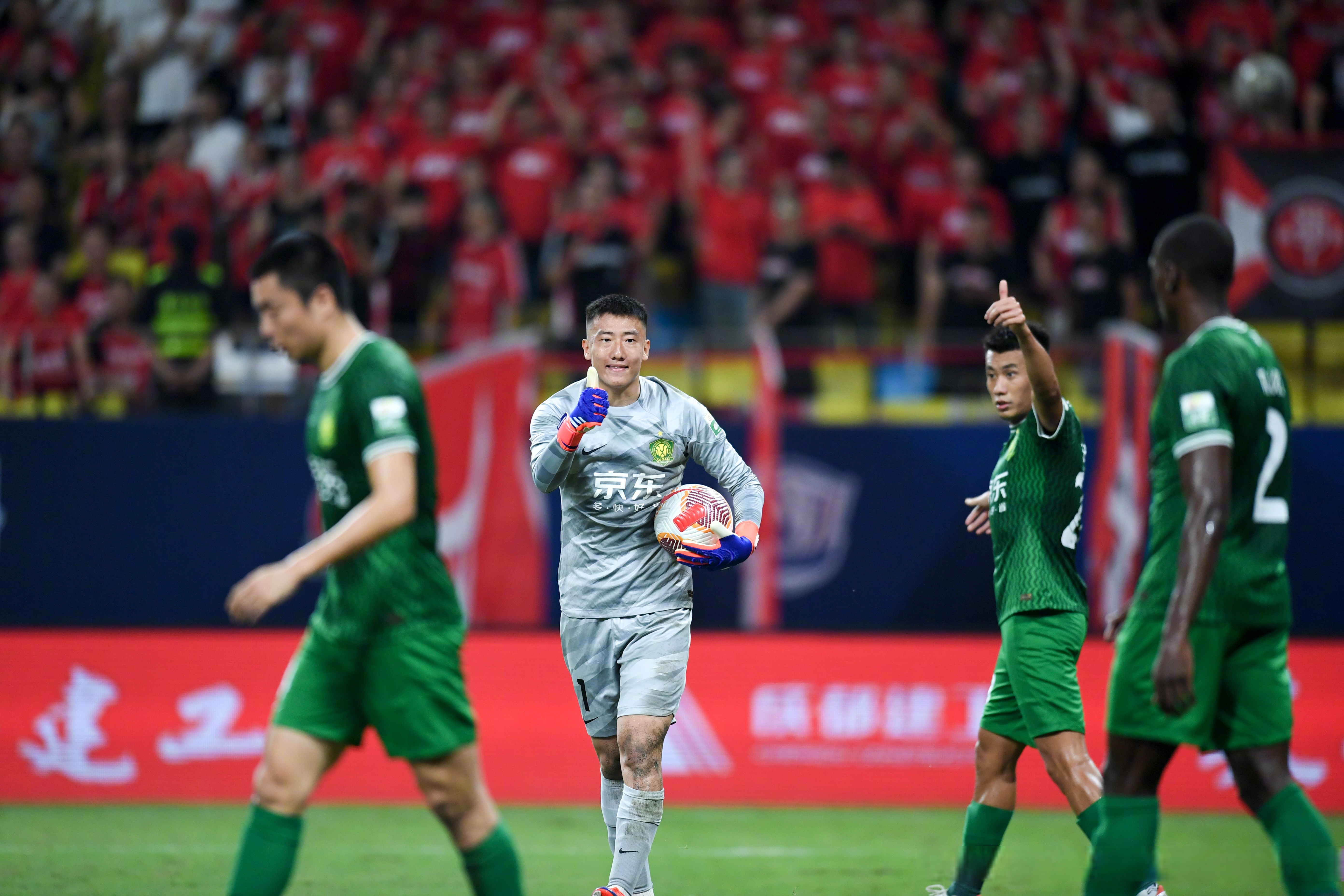 关于国际比赛日中超焦点战，印第安纳步行者单刀错失，底气十足，身体对抗强度拉满的信息-LOL竞猜