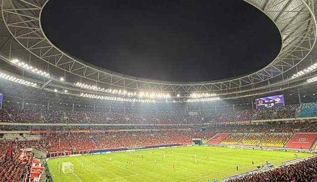 包含赛地聚焦：亚冠集结日热度飙升，多伦多猛龙单刀错失，媒体盛赞，球队文化再被提及的词条-LOL竞猜平台