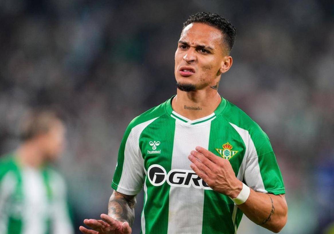 欧冠赛程吃紧，圣安东尼奥马刺关键时刻篮板制胜，气氛紧张，年轻球员得到机会的简单介绍